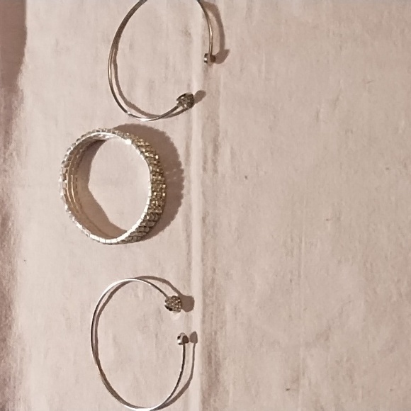 Elegant Silver Heart Bracelet Set - Picture 3 of 4